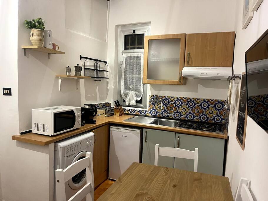 Ridi Che Ti Passa In Vico Lavagna Apartman Genova Kültér fotó