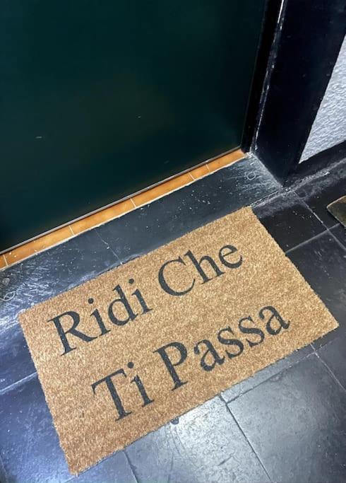 Ridi Che Ti Passa In Vico Lavagna Apartman Genova Kültér fotó
